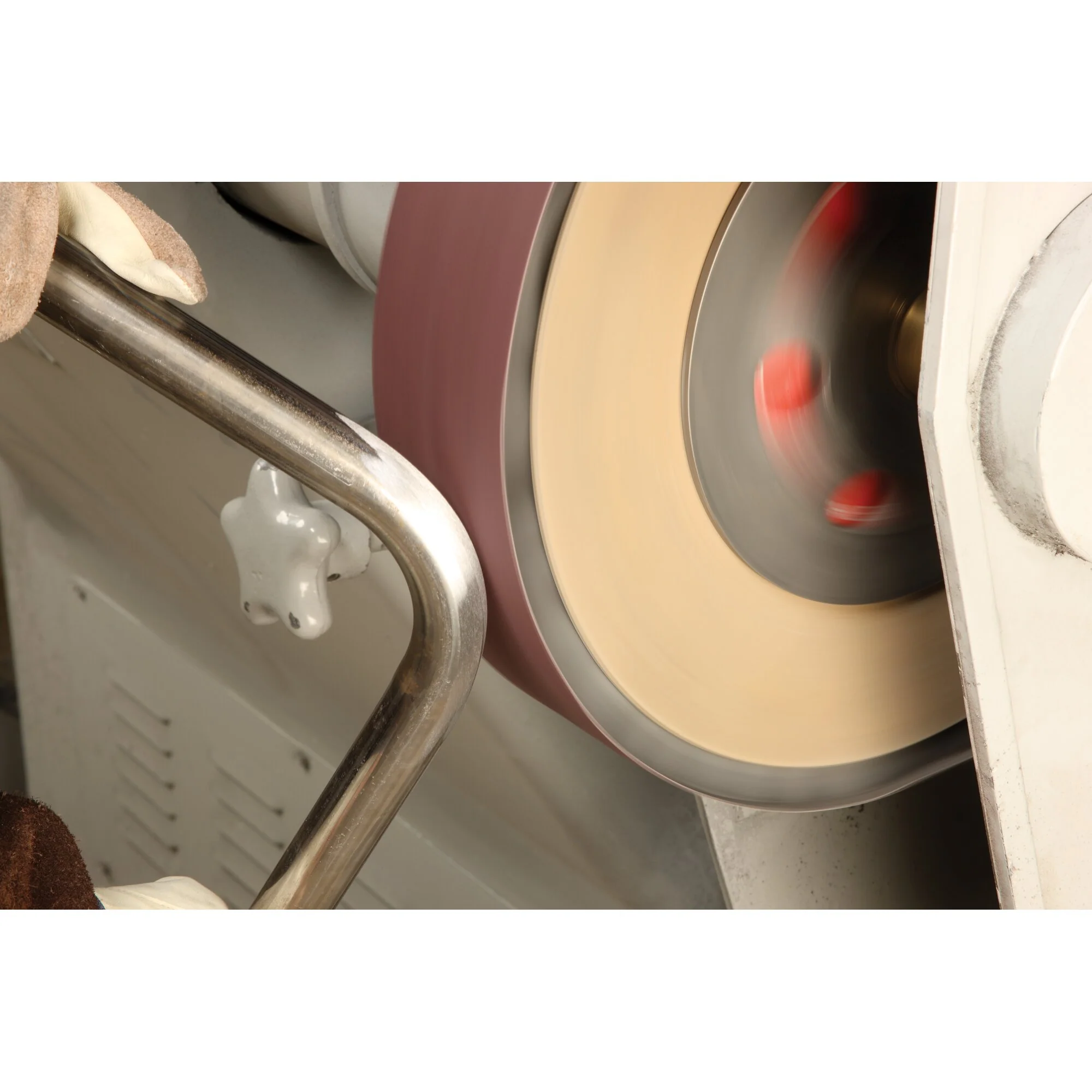 3M Cloth Belt 302D, P180 J-weight, 1/2 in x 132 in, Film-lok, Full-flex - Image 2