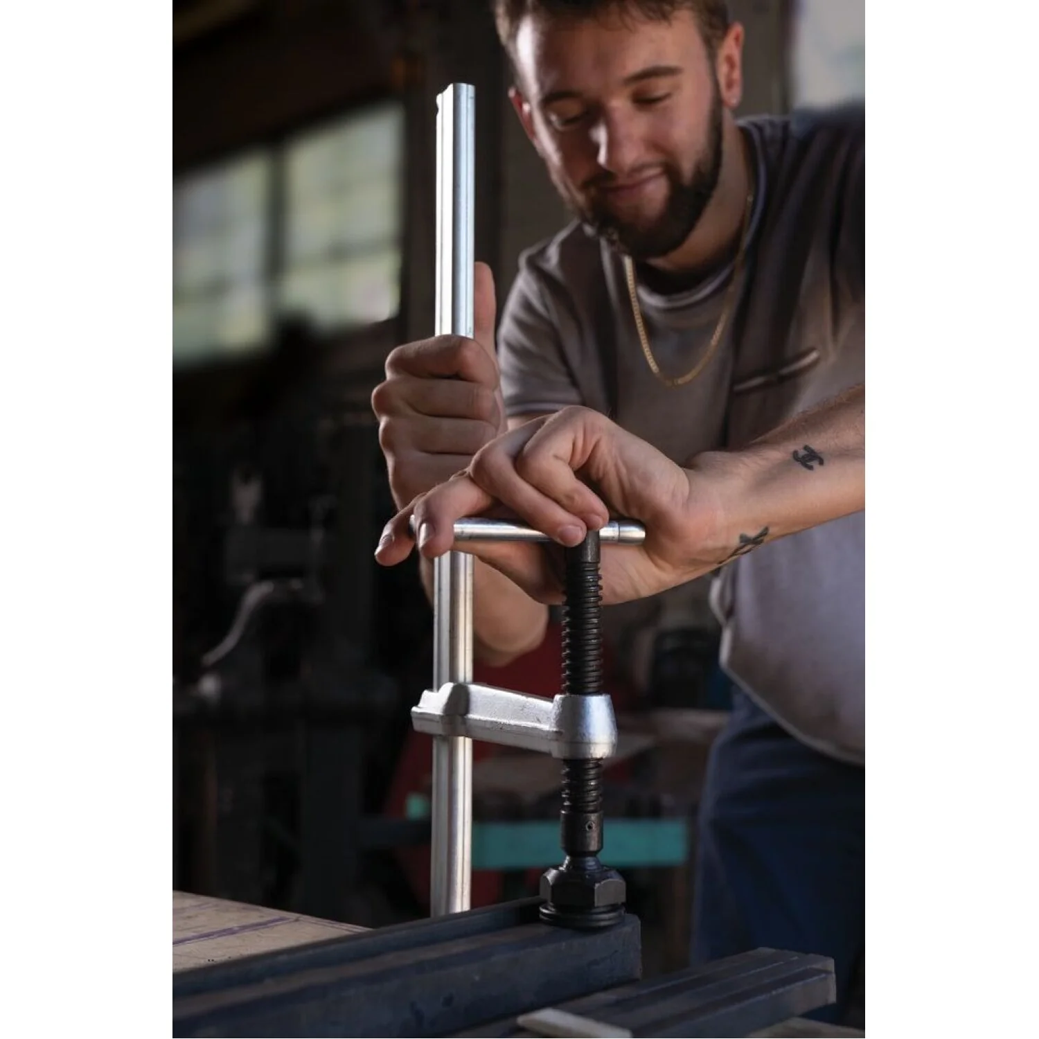 Bessey 4800S-48 Clamp, welding, F-style, heavy duty Morpad, 48 In. x 7 In., 4880 lb - Image 3
