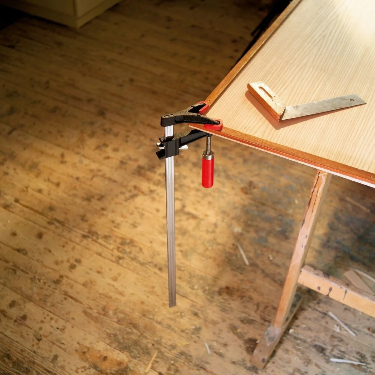 Bessey DHBC-12 Clamp, Woodworking, Double Jaw, Clutch Style, Swivel Pads, 3.5 In. x 12 In., 400 lb - Image 2