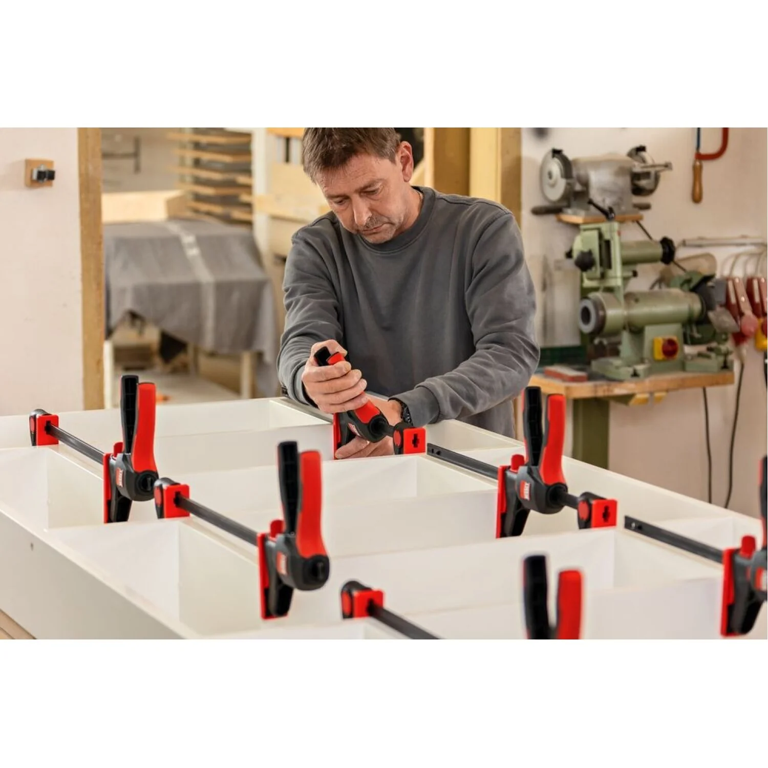 Bessey EHKL360-24 Large Trigger Clamp 360 degree, 300 lb, 24" x 3-1/8" - Image 24