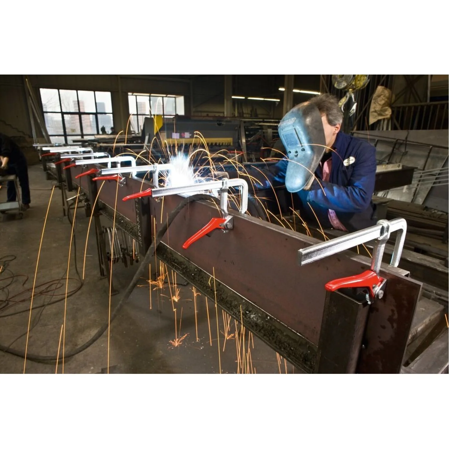 Bessey LC31 Clamp, welding, lever-style, 31 In. x 4.75 In. , 1200 lb - Image 7