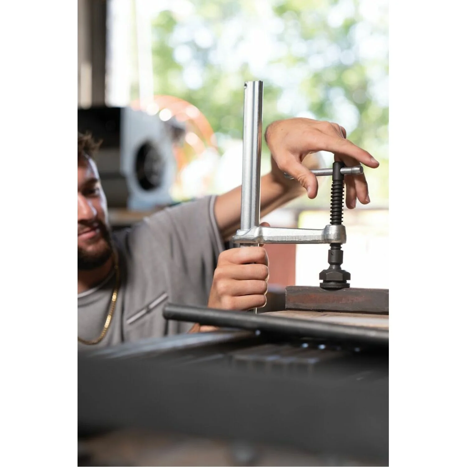 Bessey SGL-18 Clamp, welding, F-style, heavy duty pad, 18 In. x 4.75 In., 1800 lb - Image 4