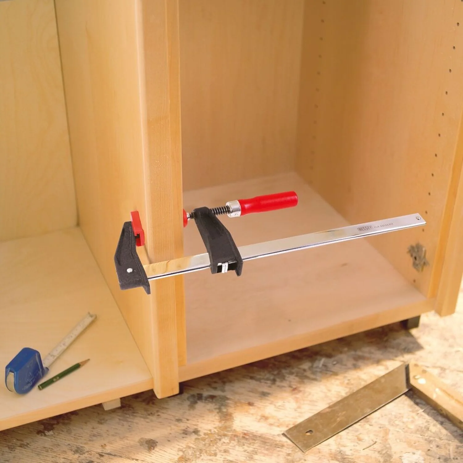 Bessey TGC3.536+2K Clamp, woodworking, clutch style, swivel pads, 32.5 In. x 36 In., 1300 lb - Image 4