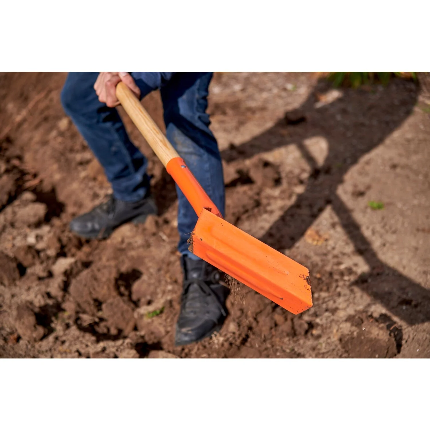 Corona SS 64104 Trench Shovel, 35 degree, 4 in. Head, Ash Hardwood Handle - Image 4