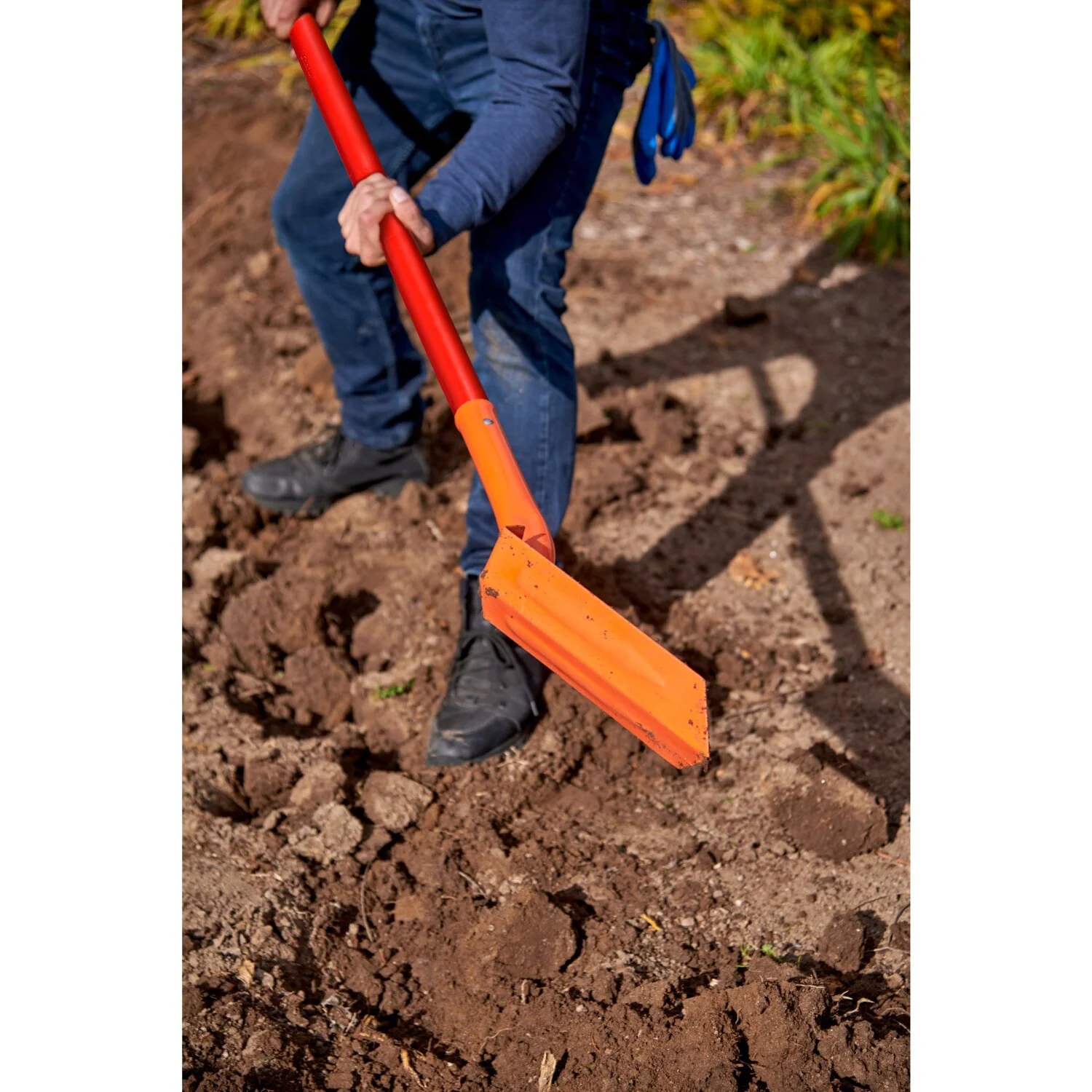Corona SS 64224 Trench Shovel, 35 Degree, 4 in. Head, Solid-Core Fiberglass Handle - Image 2