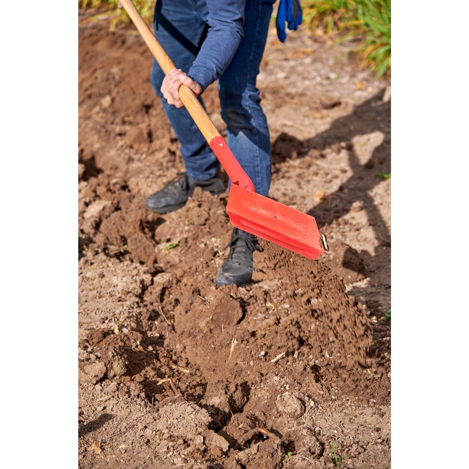 Corona SS 64305 Trench Shovel, 28 Degree, 5 in. Head, Ash Hardwood Handle - Image 2