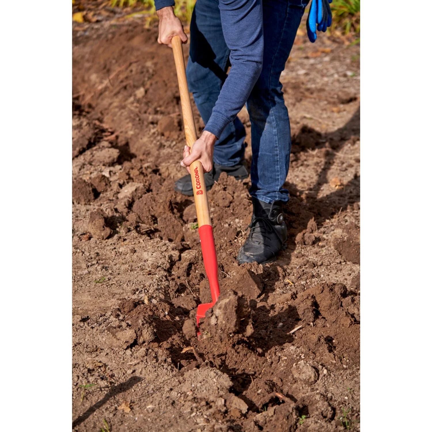 Corona SS 64305 Trench Shovel, 28 Degree, 5 in. Head, Ash Hardwood Handle - Image 3