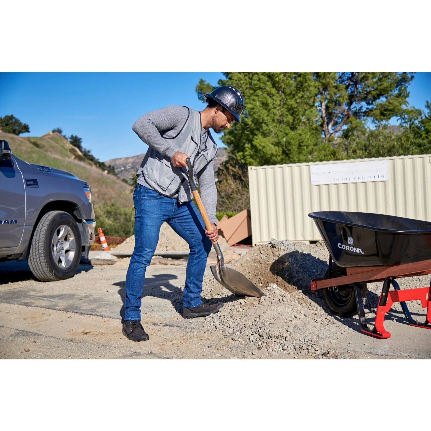 Corona SS 68010 #10 Aluminum Western Scoop Shovel, Wood D-Grip Handle 30 in. - Image 3