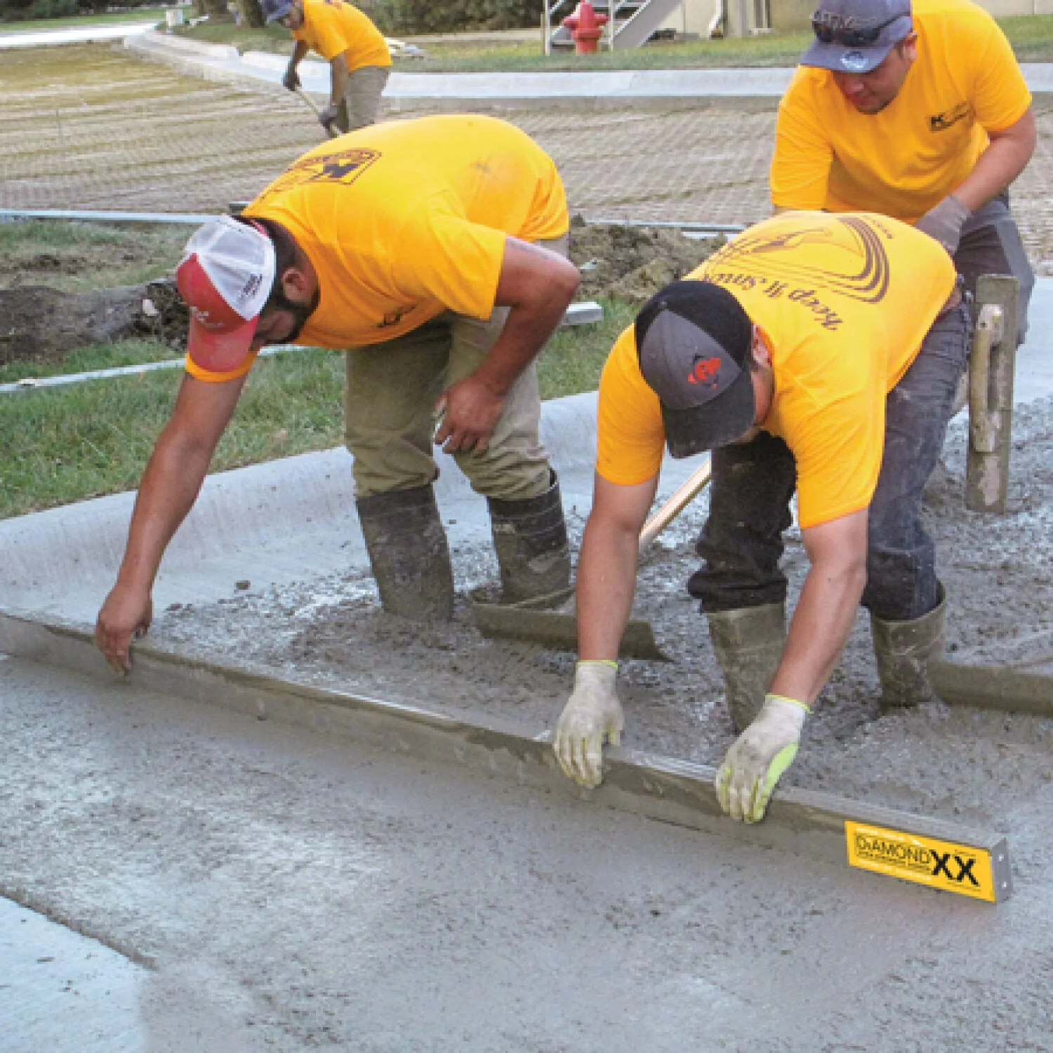 Gator Tools GF11217 8' x 1-1/2" x 3-1/2" Diamond XX GatorLoy Aluminum Screed - Image 4