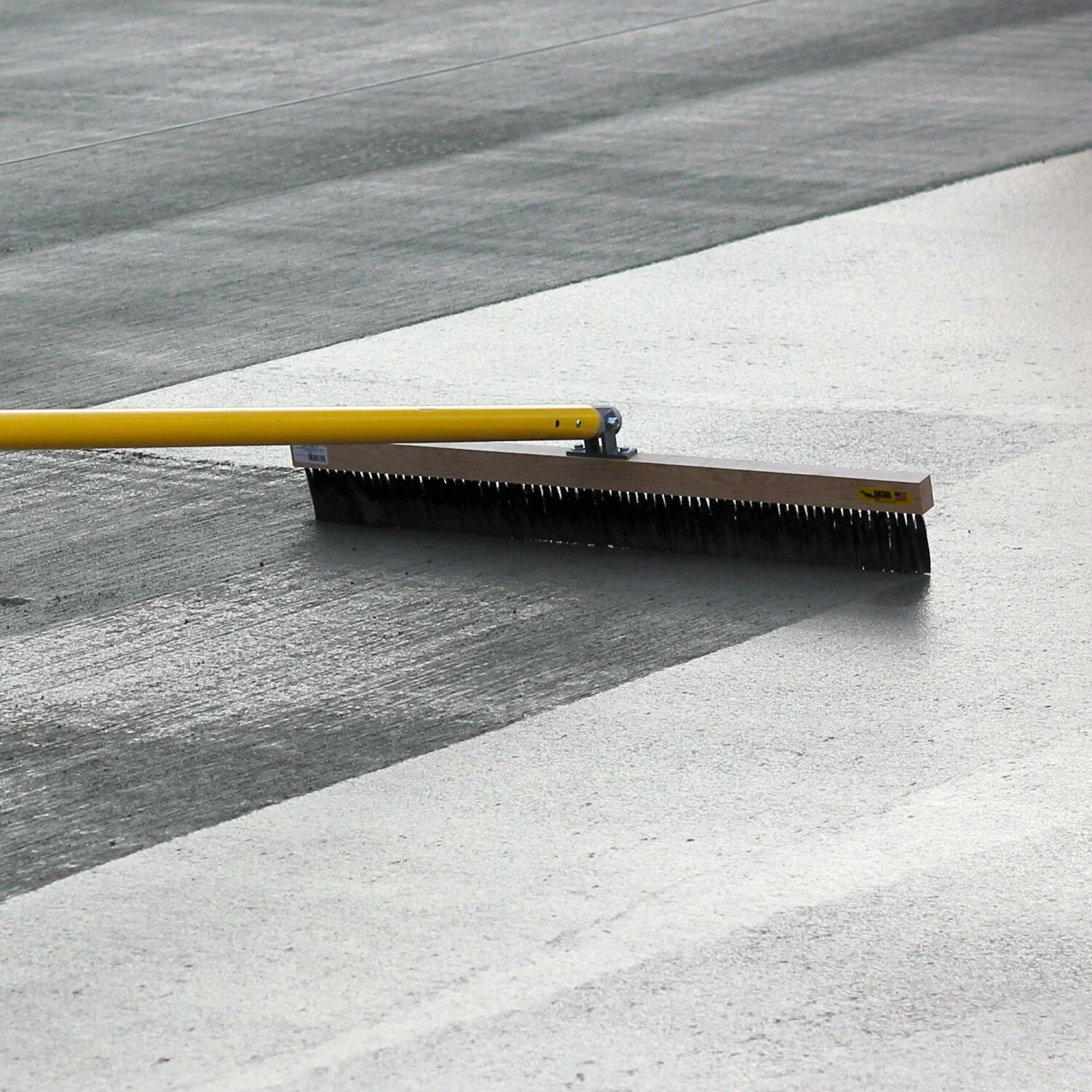 Gator Tools GF11619 48" Fine Synthetic Horsehair Broom with Single Tilt Bracket - Image 5