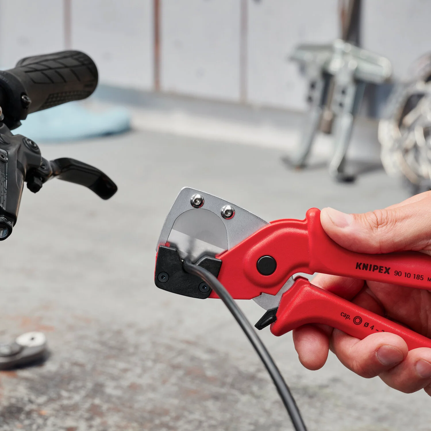 Knipex 90 10 185 SBA Pneumatic Hose Cutter, 7 1/4" - Image 9