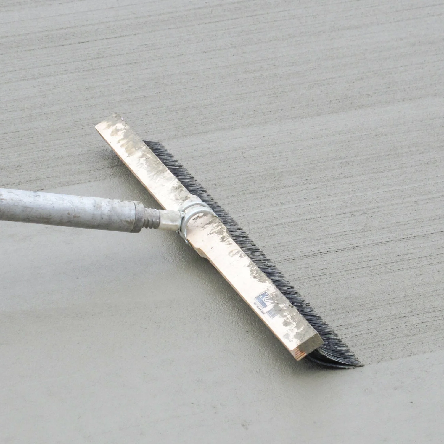 Kraft Tool CC254 24" Performer Wood Concrete Finish Broom - Image 3