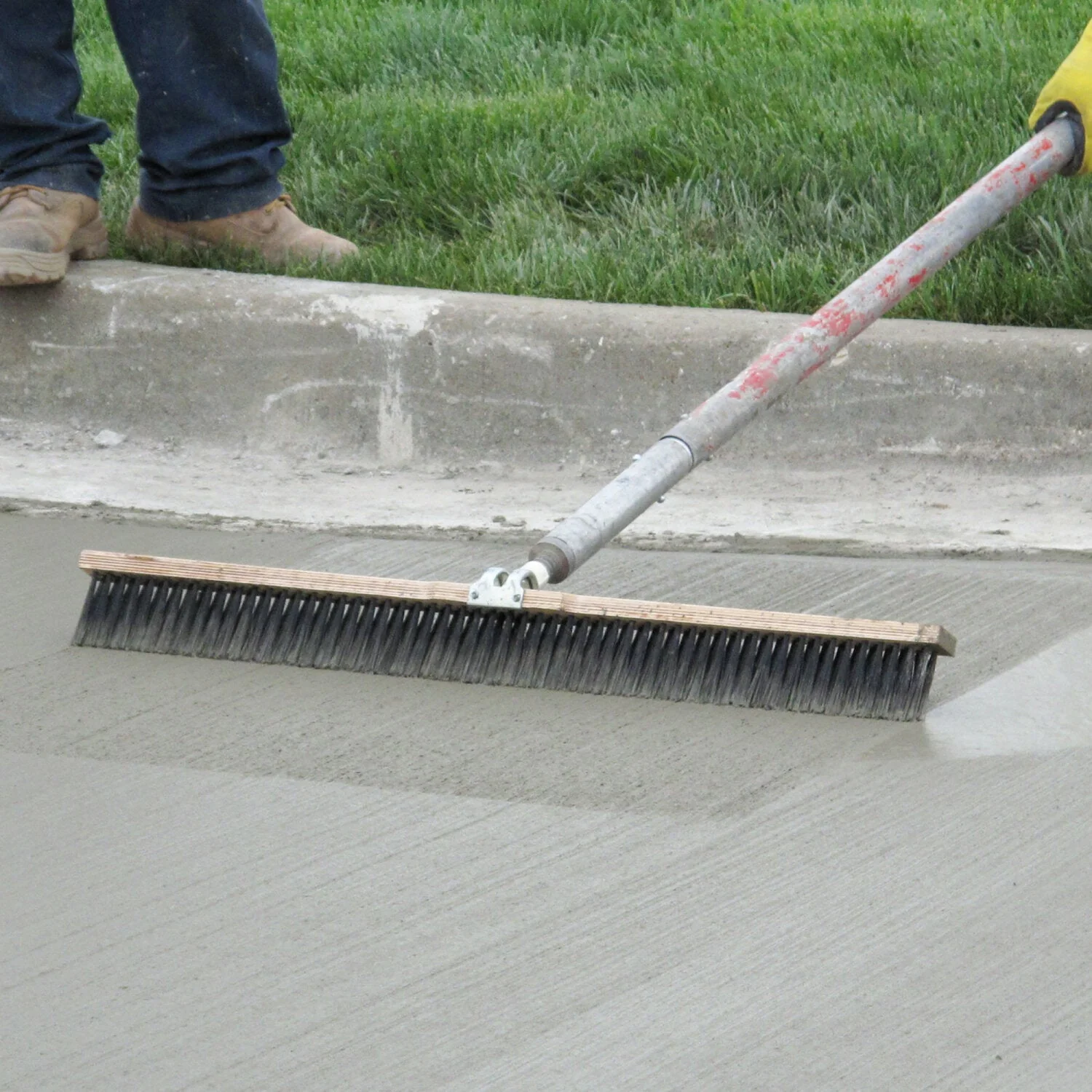 Kraft Tool CC254 24" Performer Wood Concrete Finish Broom - Image 5