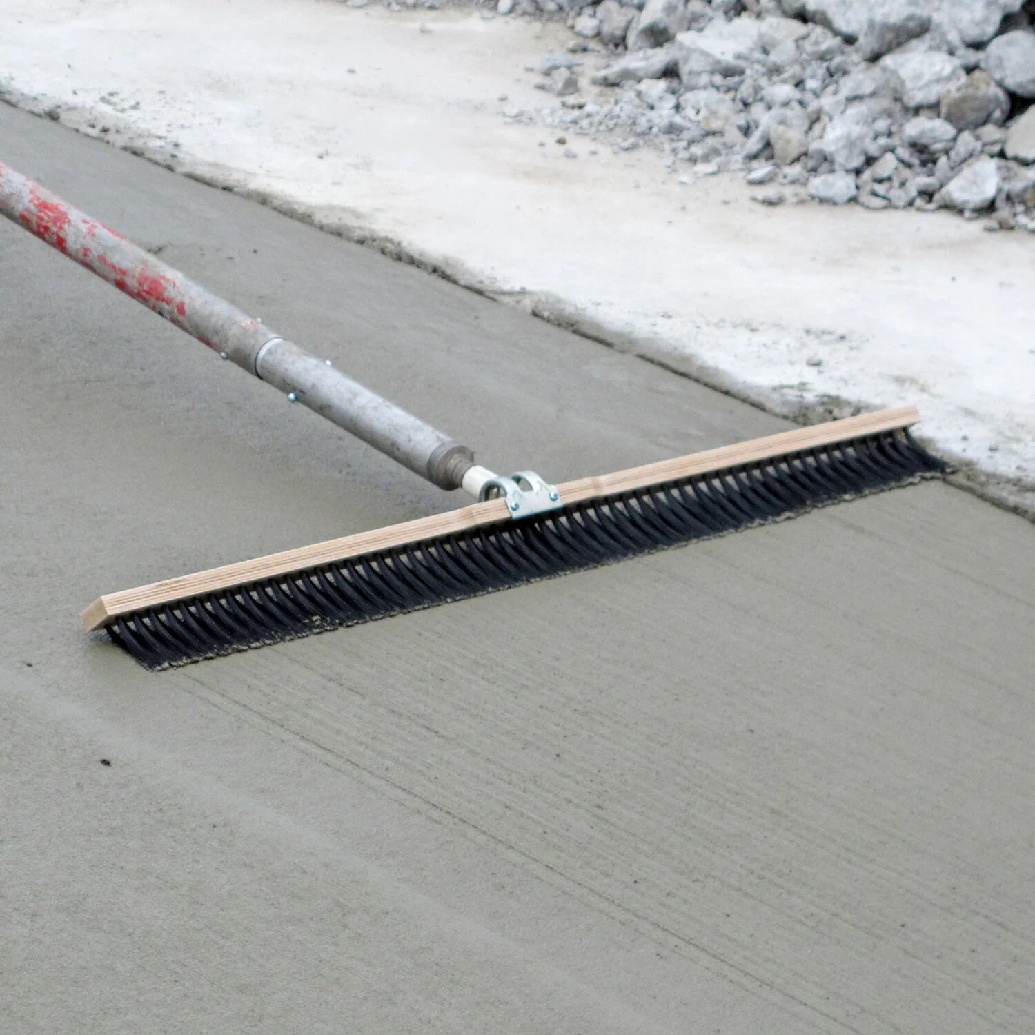 Kraft Tool CC256 36" Performer Wood Concrete Finish Broom - Image 3