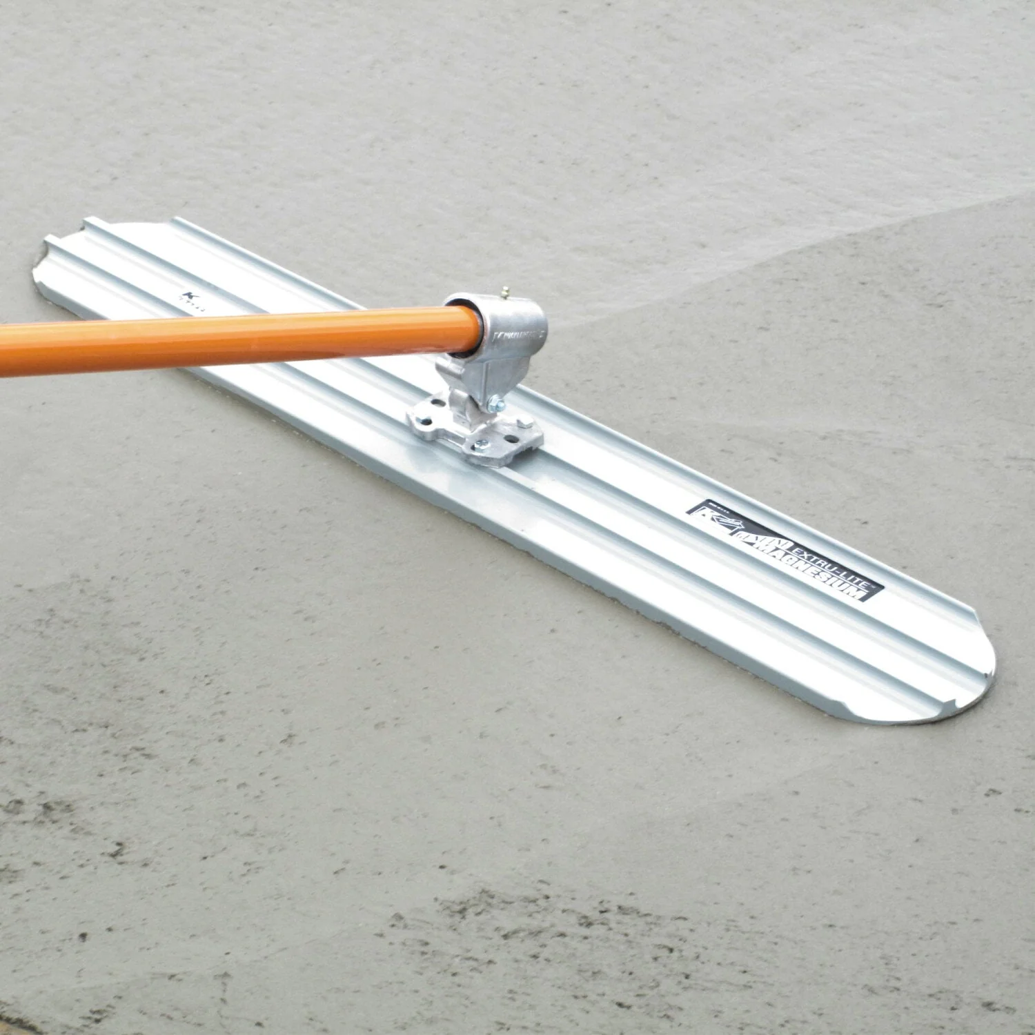 Kraft Tool CC803-01 48" Round End Magnesium Bull Float Blade - Image 2