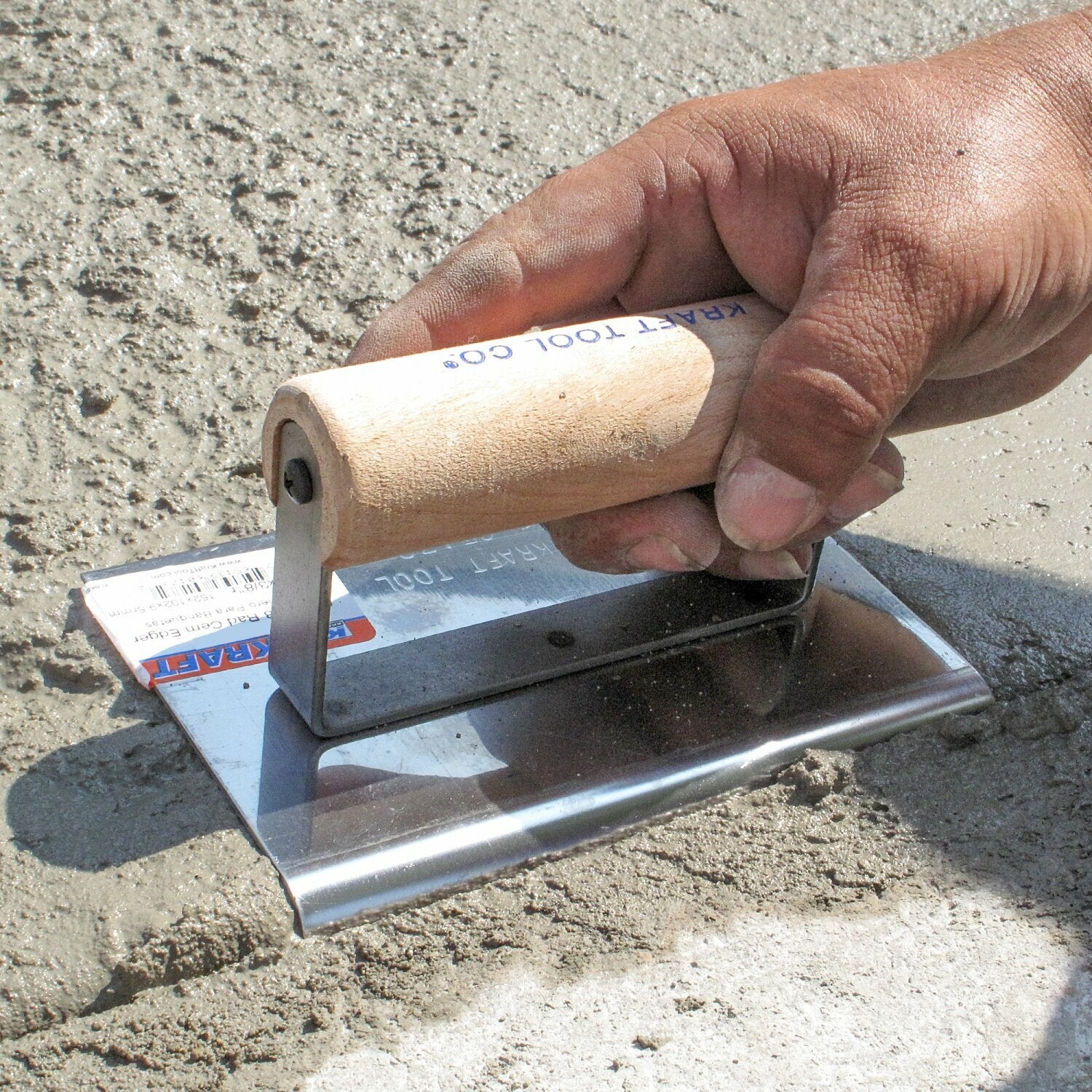 Kraft Tool CF101 8" x 6" 1/4"R Stainless Steel Cement Edger with Wood Handle - Image 2