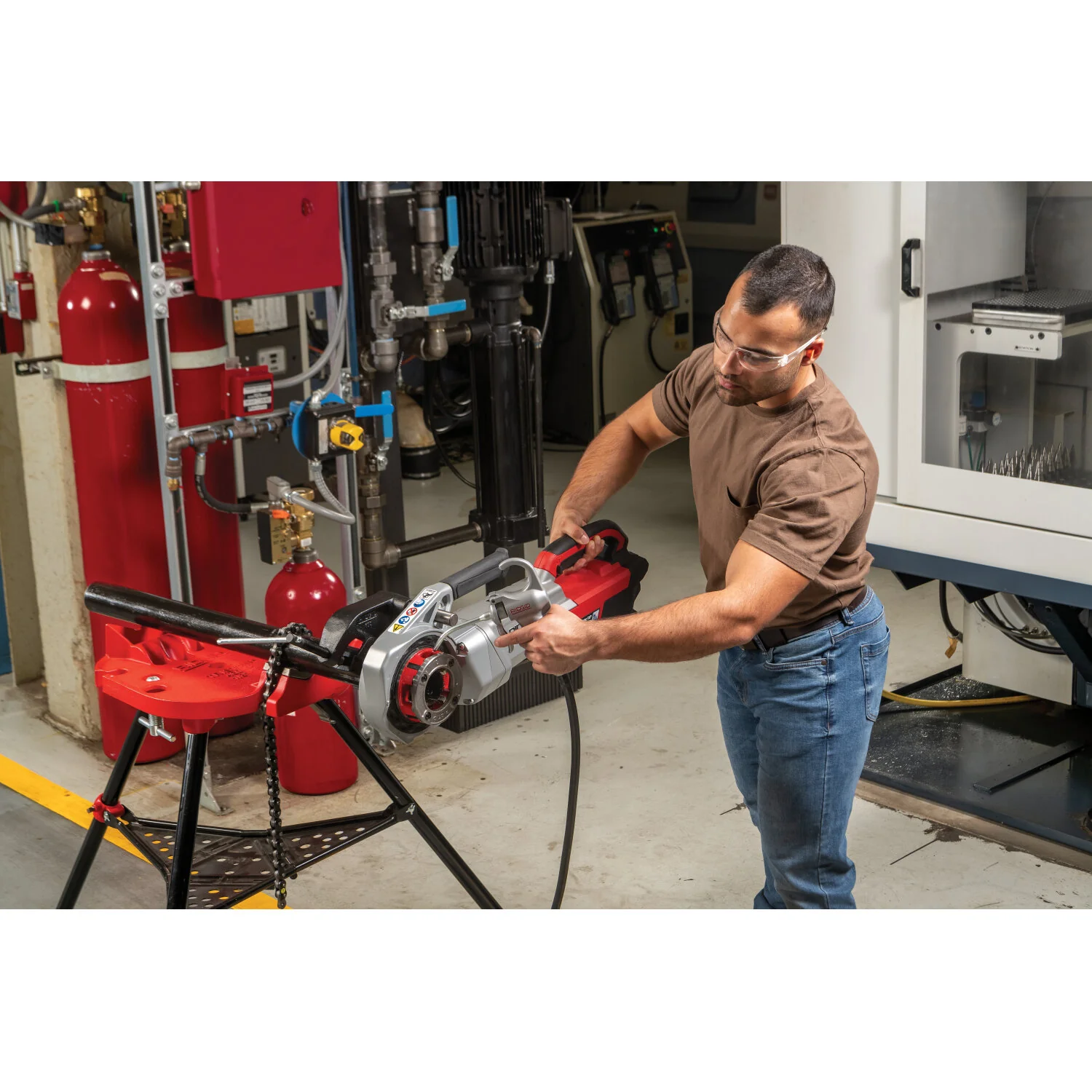 Ridgid 72018 760 FXP Power Drive (11-R), 2x 4Ah FXP Batteries, FXP Charger, Support Arm, Case - Image 7